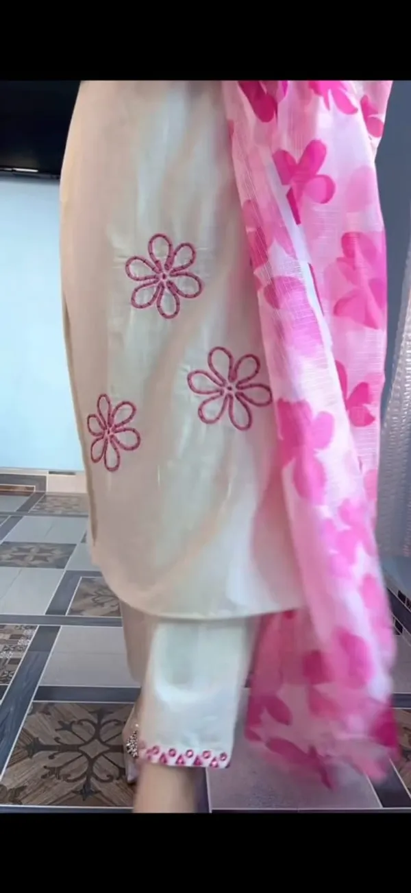 Cotton_Embroidered_Cut_Sleeve_Kurta_With_Pant_&_Dupatta_Set__.