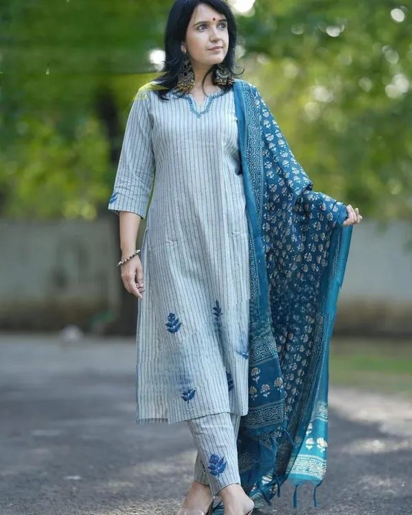 Cotton_Embroidered_Kurta_With_Pant_&_Dupatta_Set__.