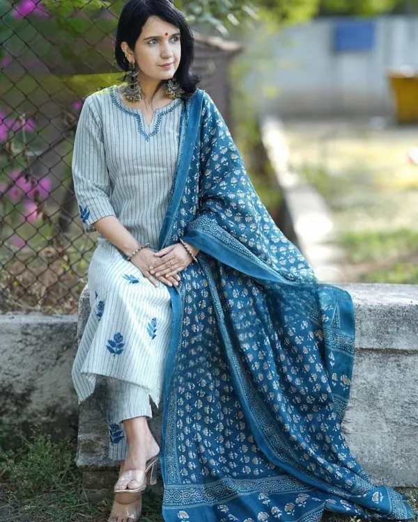 Cotton_Embroidered_Kurta_With_Pant_&_Dupatta_Set__.