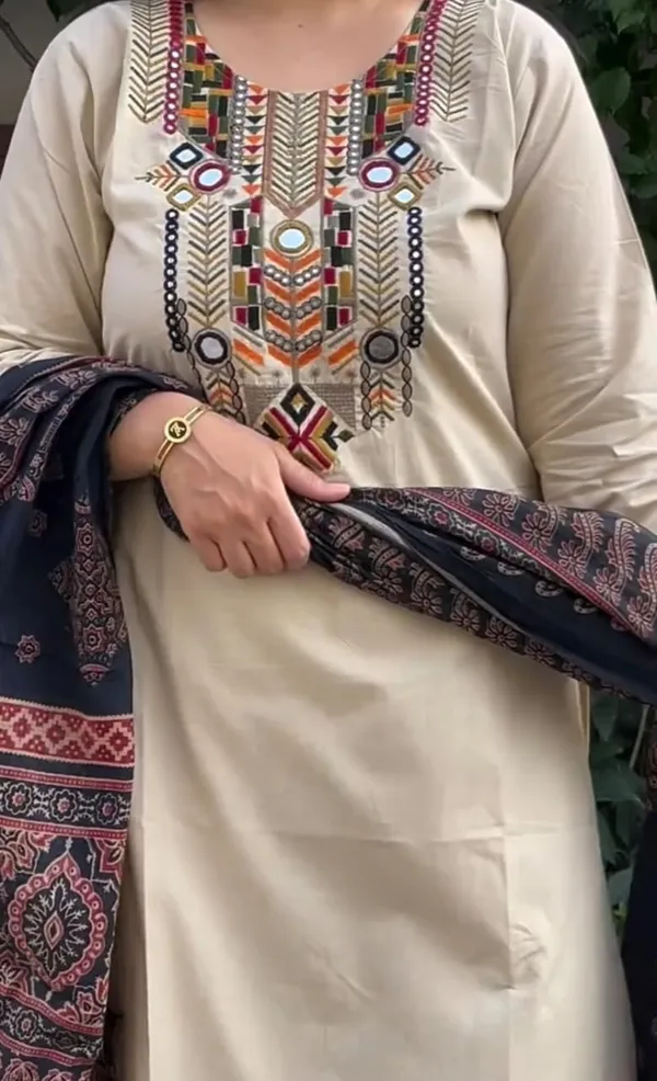 Cotton_Embroidered_Kurta_With_Pant_&_Dupatta_Set__.