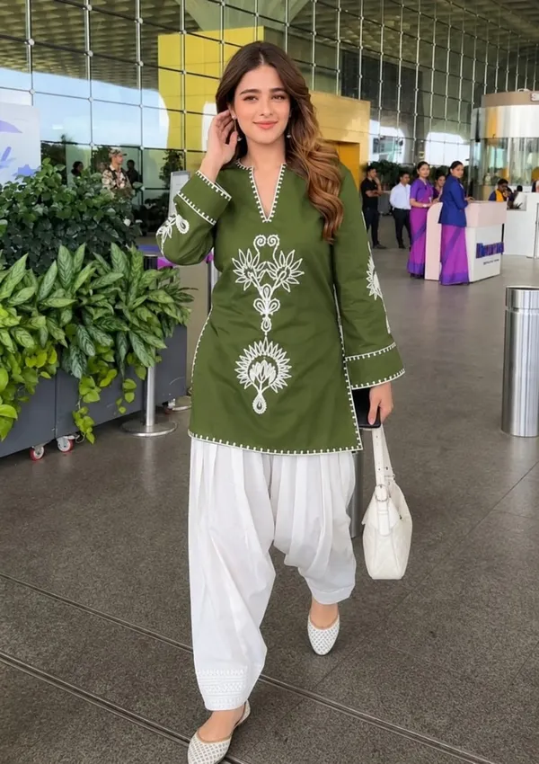 Cotton_Embroidered_Kurta_&_Pant_Set__.