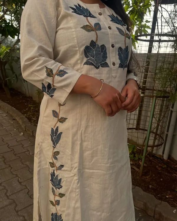 Cotton_Embroidered_Kurta_&_Pant_Set__.