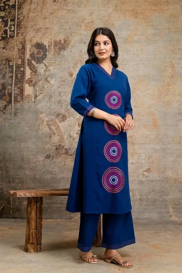 Cotton_Embroidered_Kurta_&_Pant_Set__.