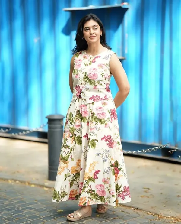 Cotton_Floral_Top_With_Inner_Lining_&_Skirt__.