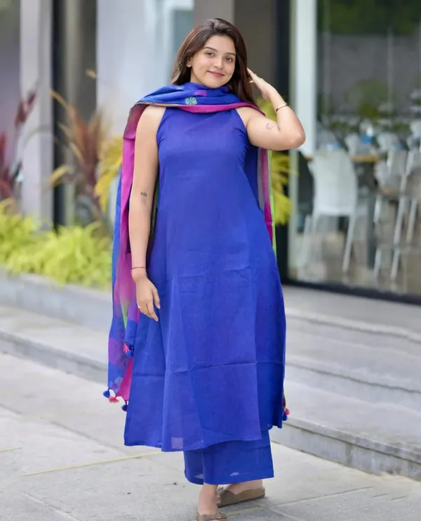 Cotton_Handloom_Kurta_With_Pant_&_Linen_Weaved_Dupatta_Set__.