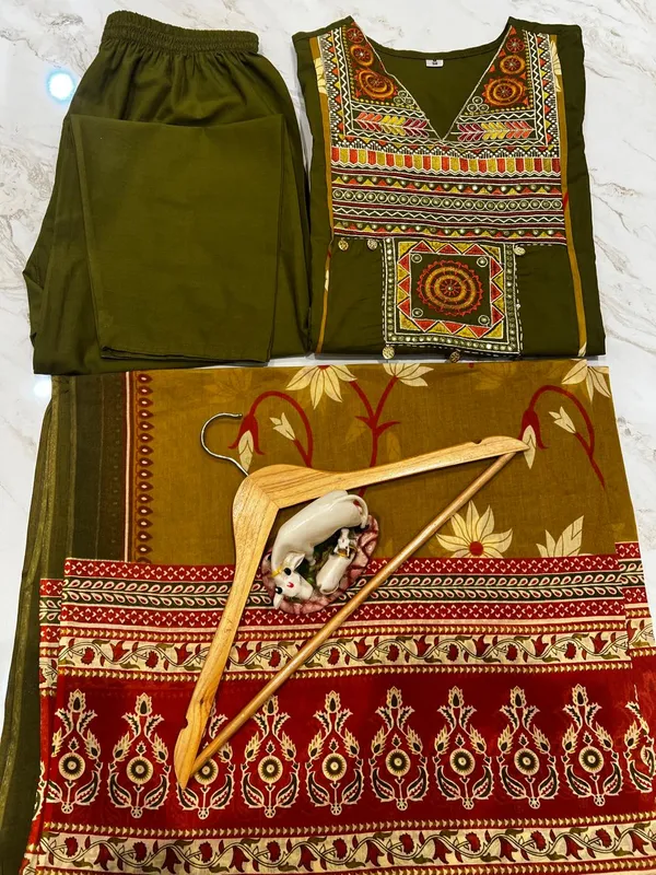 Cotton_Kurta_With_Pant_&_Malmal_Dupatta_Set__.