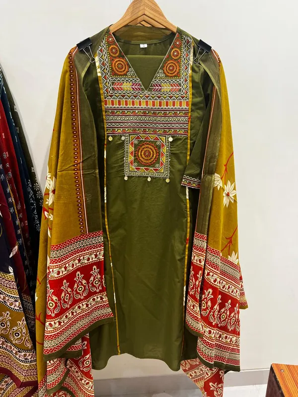 Cotton_Kurta_With_Pant_&_Malmal_Dupatta_Set__.