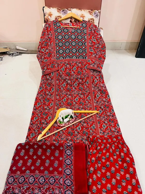 Cotton_Printed_Kurta_With_Pant_&_Dupatta_Set__.