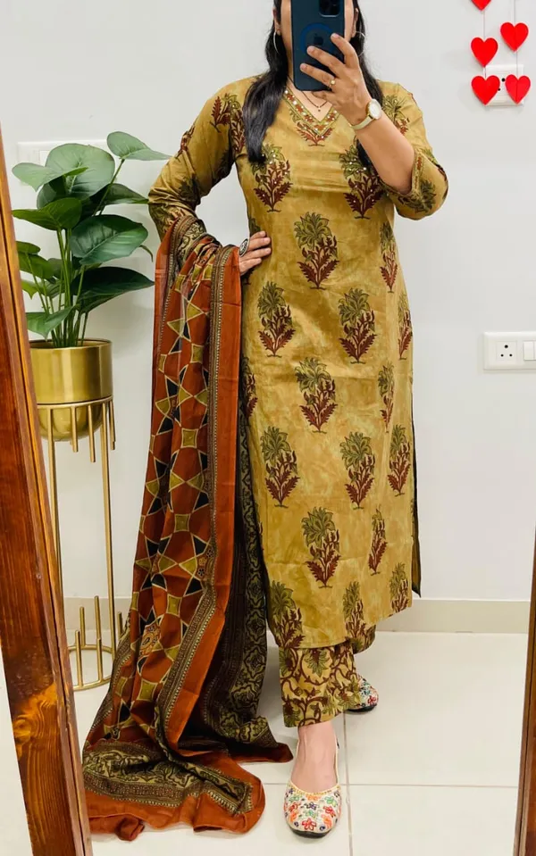 Cotton_Printed_Kurta_With_Pant_&_Dupatta_Set__.