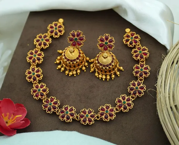 Grisha_Jewellery_Trendy_Design_Red_Stone_Design_Brass_Gold_Plated_Matte_Necklace_Set_For_Women_And_Girls