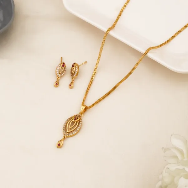 Classic_Design_AD_Diamond_Copper_Micro_Gold_Plated_Pendant_Set_For_Women_And_Girls