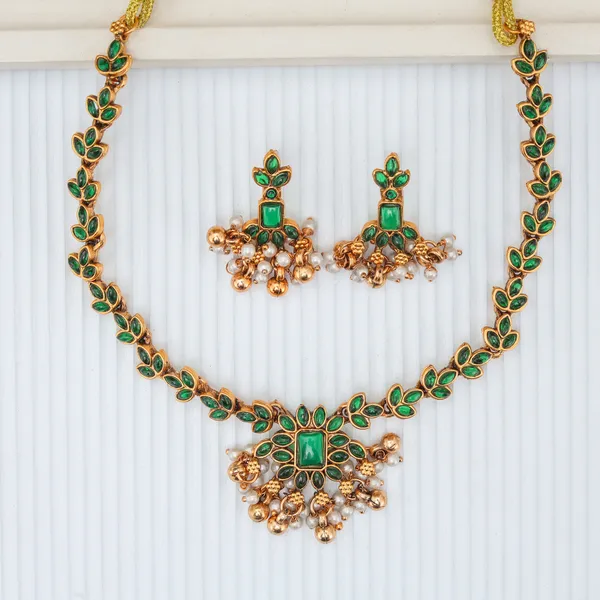 Classic_Design_Green_Stone_Gold_Plated_Matte_Necklace_Jewelry_Set_For_Women_And_Girls