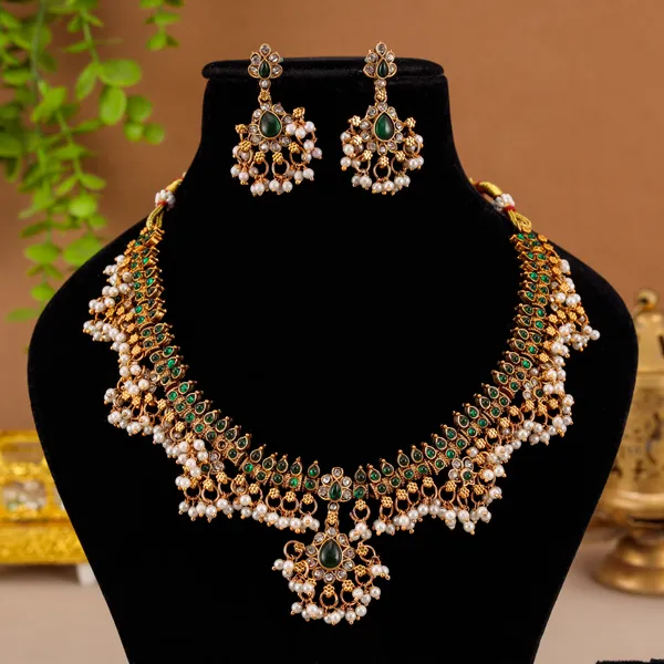 Classic_Design_Guttapusallu_Green_Stone_Gold_Plated_Matte_Necklace_Jewellery_Set_For_Women_And_Girls