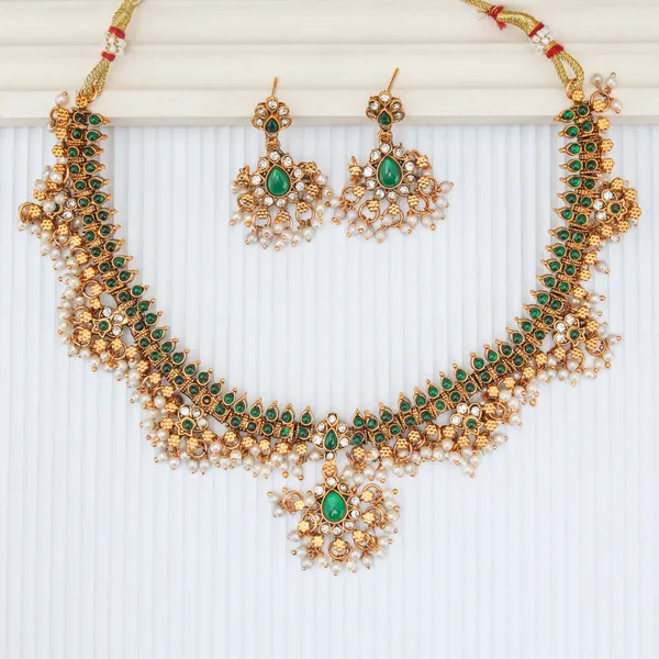 Classic_Design_Guttapusallu_Green_Stone_Gold_Plated_Matte_Necklace_Jewellery_Set_For_Women_And_Girls
