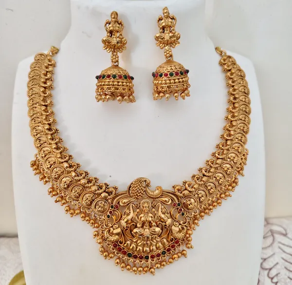 Grisha_Jewellery_Traditional_Lakshmi_Gini_Design_Matt_Bead_Brass_Gold_Plated_Matte_Short_Necklace_Jewellery_Set_For_Women_And_Girls