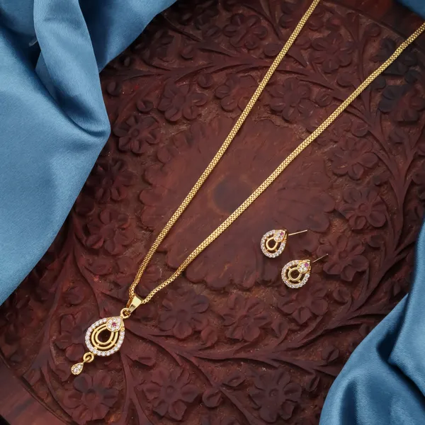 Classic_Design_AD_Diamond_Copper_Micro_Gold_Plated_Pendant_Set_For_Women_And_Girls