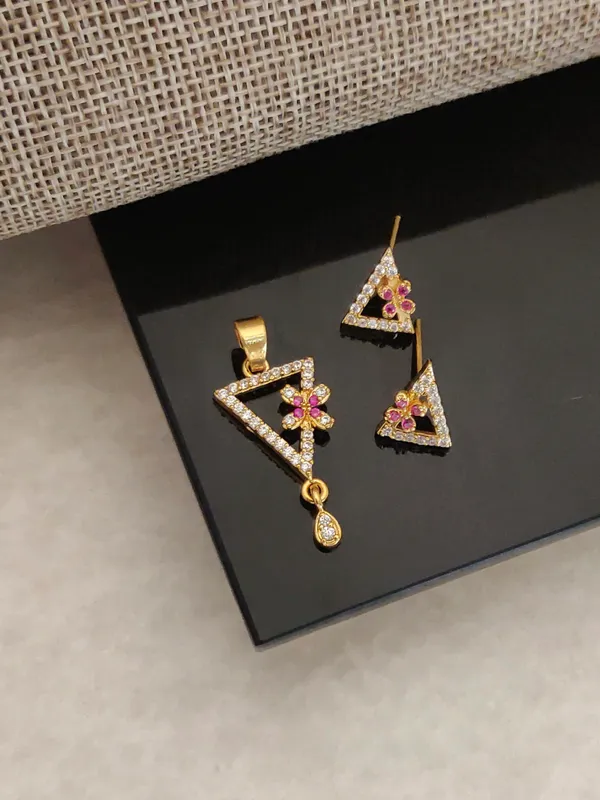Traditional_Design_AD_Diamond_Copper_Micro_Gold_Plated_Pendant_Set_For_Women_And_Girls