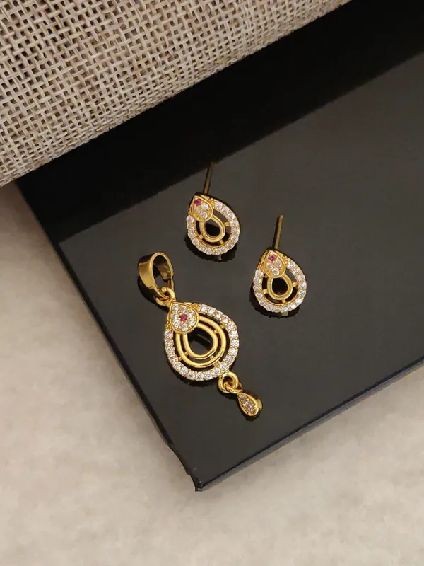 Classic_Design_AD_Diamond_Copper_Micro_Gold_Plated_Pendant_Set_For_Women_And_Girls