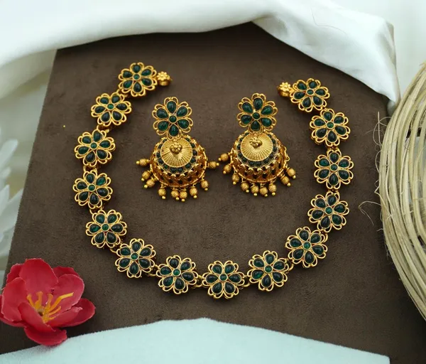 Grisha_Jewellery_Traditional_Design_Green_Stone_Design_Brass_Gold_Plated_Matte_Necklace_Set_For_Women_And_Girls