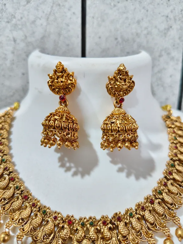 Traditional_Lakshmi_Design_Matt_Bead_Gold_Plated_Matte_Short_South_Indian_Temple_Necklace_Jewellery_Set_With_Jhumka_Earrings
