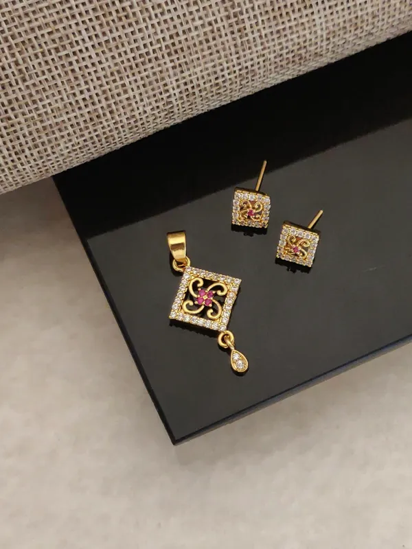 Classic_Design_AD_Diamond_Copper_Micro_Gold_Plated_Pendant_Set_For_Women_And_Girls