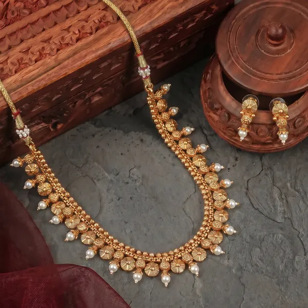 Trendy_Design_White_Pearl_Copper_Gold_Plated_Matte_Choker_Necklace_Set_For_Women_And_Girls