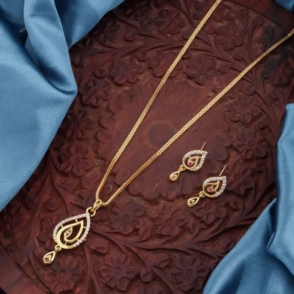 Trendy_Design_AD_Diamond_Copper_Micro_Gold_Plated_Pendant_Set_For_Women_And_Girls