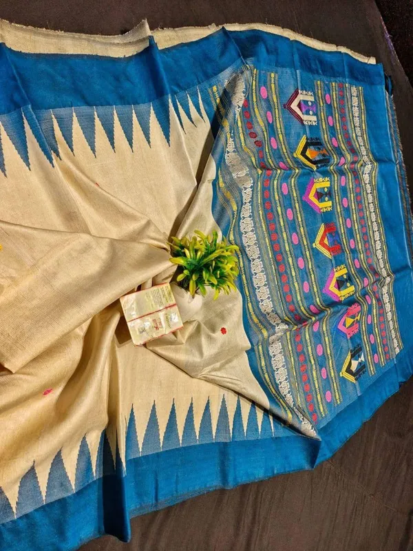 Chiku_And_Blue_Kanchipuram_Silk_Sarees_Designed_Beautiful_Soft_Thread_Flower_Meena_Butta