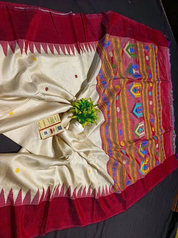 Cream_And_Maroon_Kanchipuram_Silk_Sarees_Designed_Beautiful_Soft_Thread_Flower_Meena_Butta