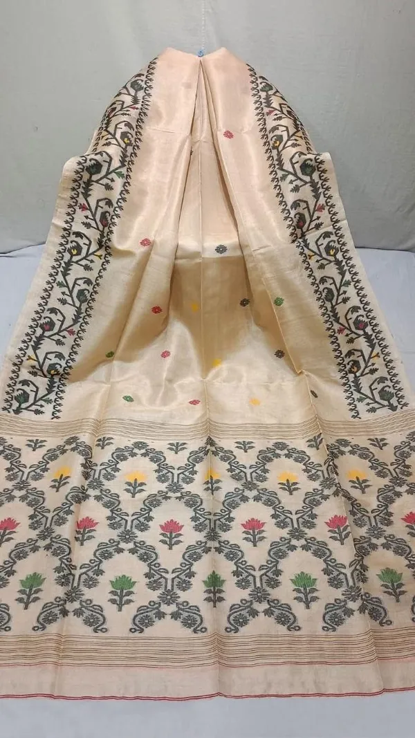 Cream_Kanchipuram_Silk_Sarees_Designed_Beautiful_Soft_Thread_Flower_Meena_Butta