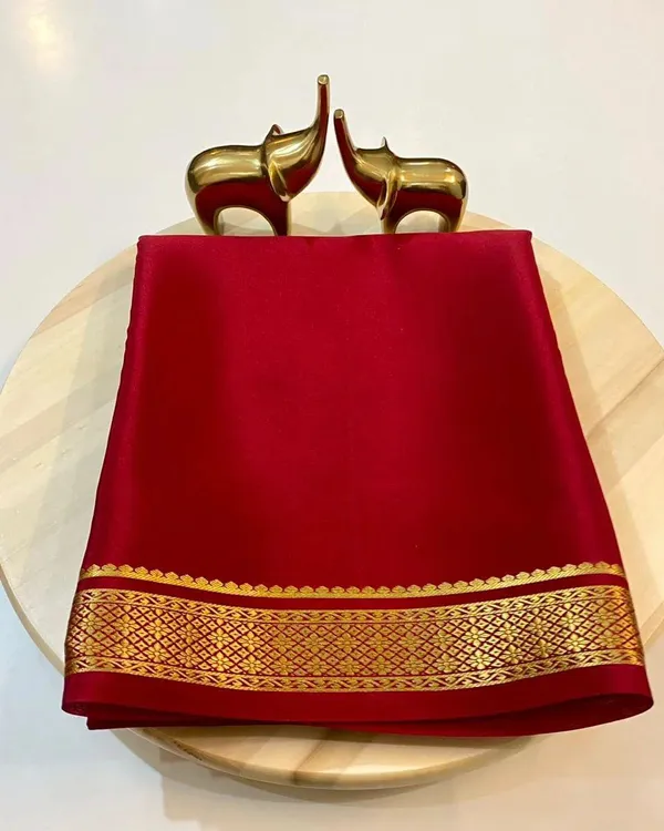 Maroon_Pure_Viscose_Silk,_It_Is_Very_Soft_And_Comfortable_To_Wear_Any_Weather