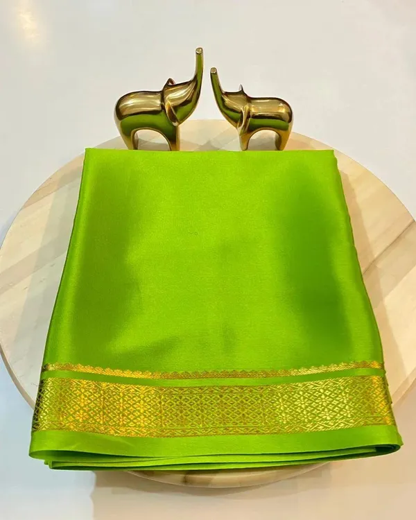 Light_Parrot_Pure_Viscose_Silk,_It_Is_Very_Soft_And_Comfortable_To_Wear_Any_Weather