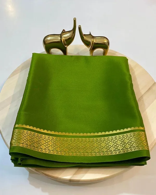 Light_Green_Pure_Viscose_Silk,_It_Is_Very_Soft_And_Comfortable_To_Wear_Any_Weather
