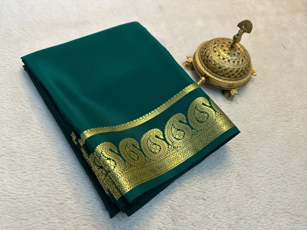 Green_Pure_Viscose_Silk,_It_Is_Very_Soft_And_Comfortable_To_Wear_Any_Weather