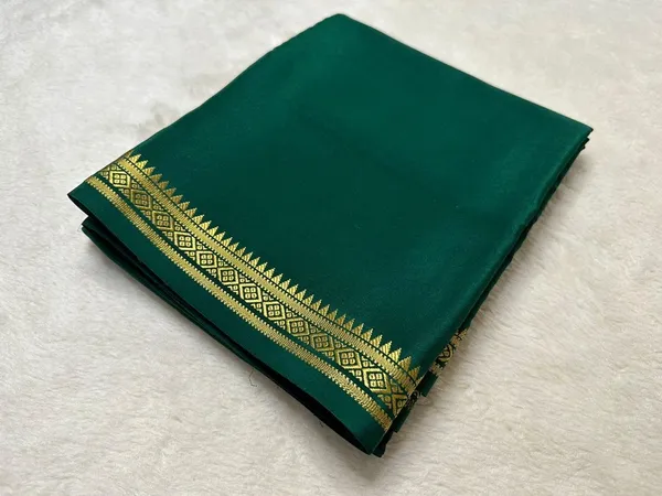 Green_Pure_Viscose_Silk,_It_Is_Very_Soft_And_Comfortable_To_Wear_Any_Weather