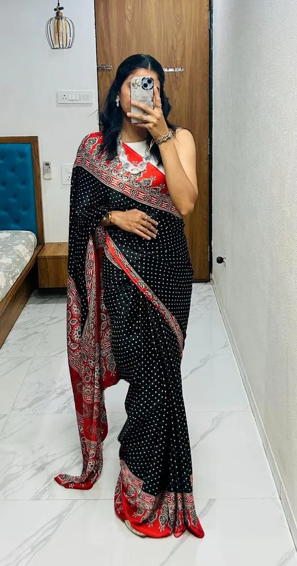 Black_Semi_Gajji_Bandhej_Printed_Sarees