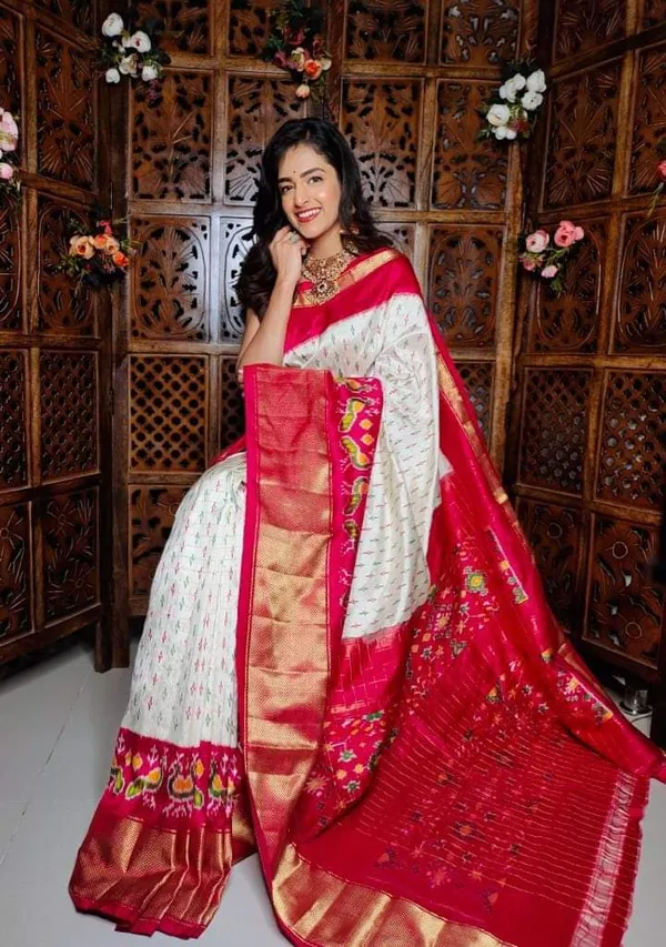 Multicolor_Dola_Silk_Pochampally_Ikkat_Saree_With_Unstitched_Blouse_Piece_For_Women