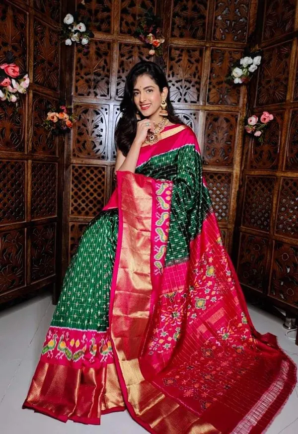 Multicolor_Dola_Silk_Pochampally_Ikkat_Saree_With_Unstitched_Blouse_Piece_For_Women