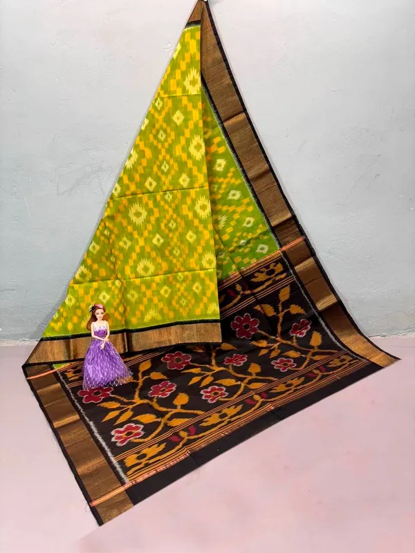 Multicolor_Twill_Ikkat_Designer_And_Dolla_Silk_Sarees