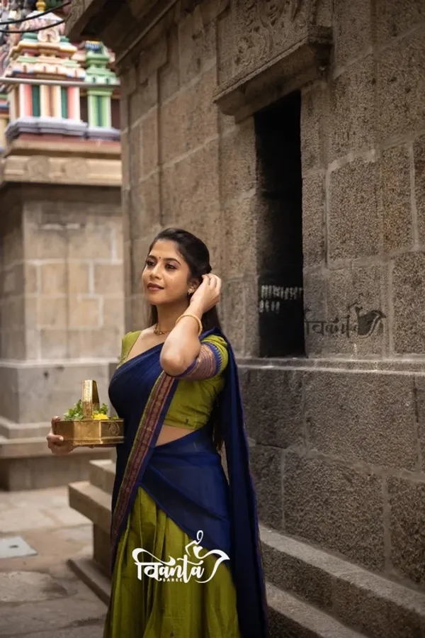 Kanjivaram_Silk_Zari_Half_Saree_Lehenga_With_Blouse_Along_With_Banarsi_Silk_Dupatta
