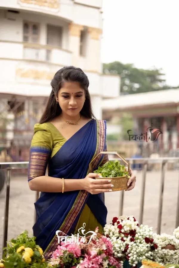 Kanjivaram_Silk_Zari_Half_Saree_Lehenga_With_Blouse_Along_With_Banarsi_Silk_Dupatta