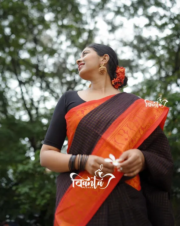 Woven_Kanjivaram_,_Banarasi_Jacquard_Saree