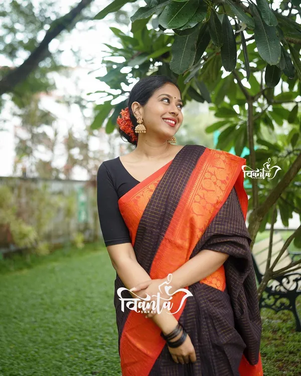 Woven_Kanjivaram_,_Banarasi_Jacquard_Saree