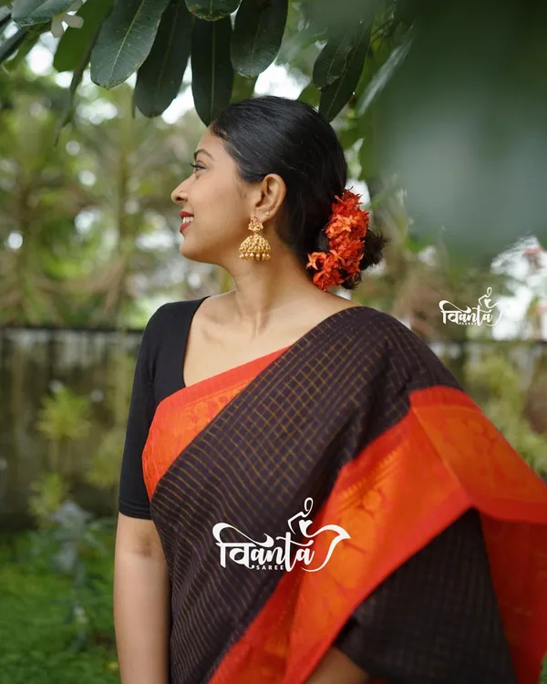 Woven_Kanjivaram_,_Banarasi_Jacquard_Saree