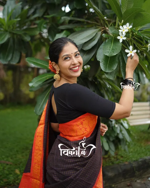 Woven_Kanjivaram_,_Banarasi_Jacquard_Saree
