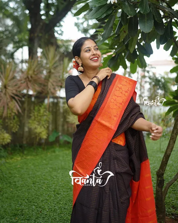 Woven_Kanjivaram_,_Banarasi_Jacquard_Saree