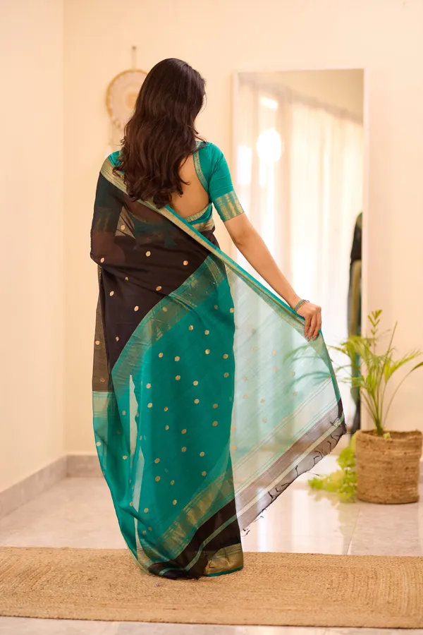 Black_and_Turquoise_Maheshwari_Silk_Cotton_Handloom_Saree