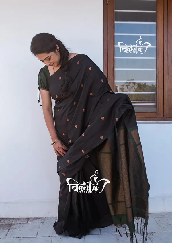 Black_Woven_Kanjivaram_Banarasi_Jacquard_Sari