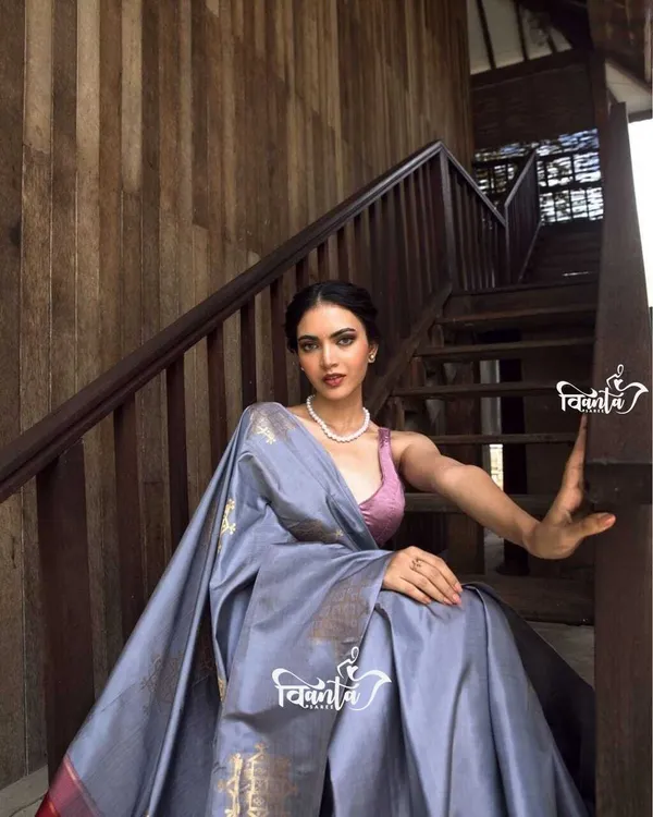 Woven_Kanjivaram_,_Banarasi_Jacquard_Saree