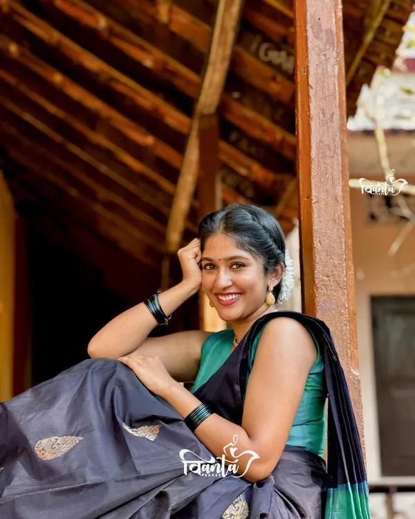 Woven_Kanjivaram_,_Banarasi_Jacquard_Saree